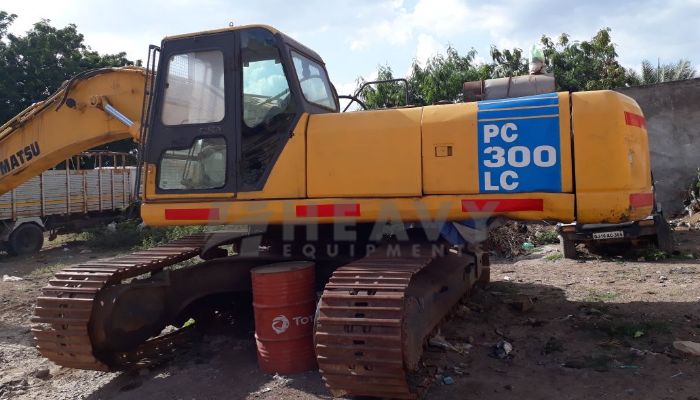 Used Excavator L T Komatsu Pc300 For Sale Heavyequipments In Heavy Equipments