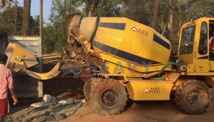 Self Loading Concrete Mixer Rent