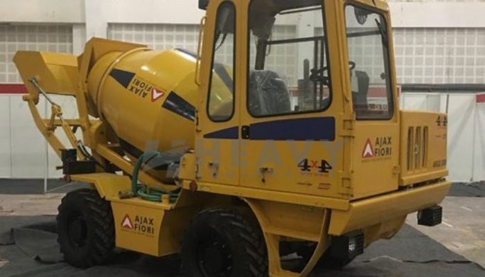 Self Loading Concrete Mixer Rent