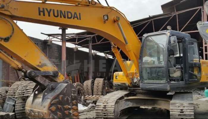 Hyundai 210 Excavator For rent 