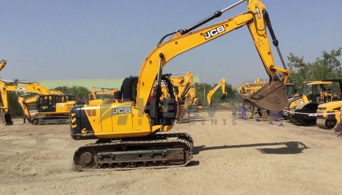 JCB JS-140 Excavator For Rent 