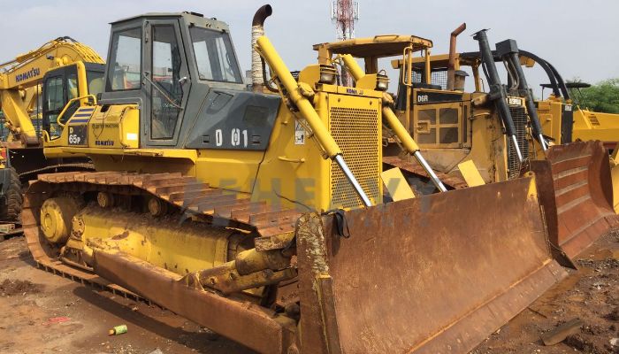 Komatsu D65 Crawler Dozer