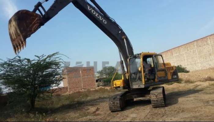 Komatsu PC 210 Excavator For Rent