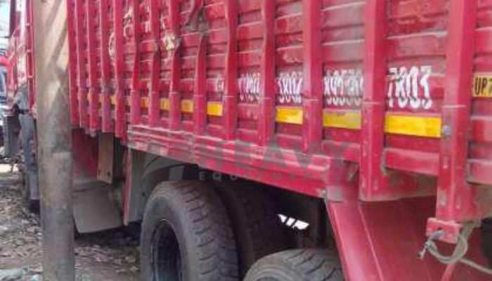 Trailer Tractor Truck Rent In Vatva