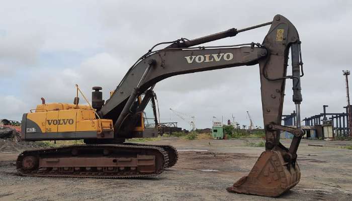 Excavator for rent out