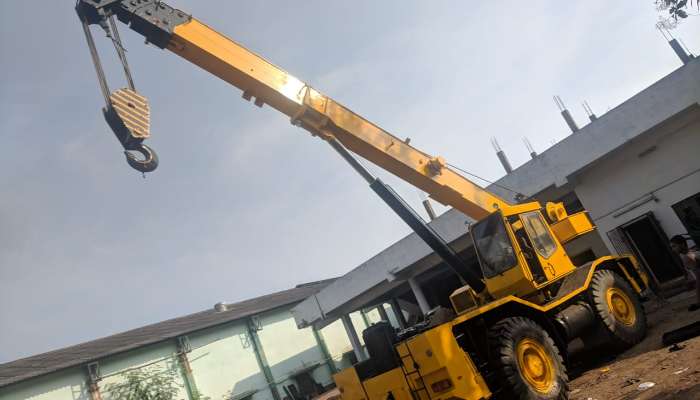 used grove crane in vijayawada andhra pradesh til rough terrain crane  he 1681 1566538768.webp