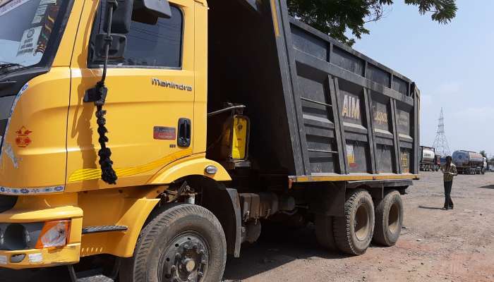used mahindra dumper tipper in surat gujarat mahindra blazo 25 tipper he 1613 1559212452.webp