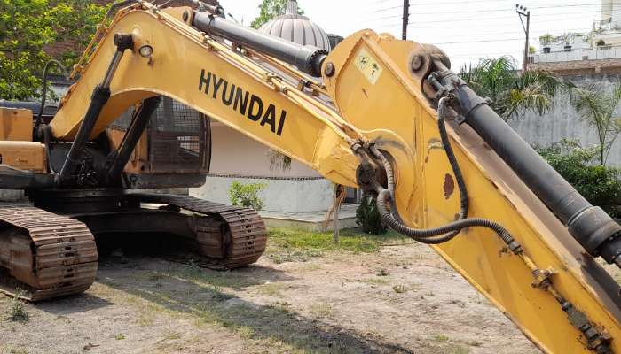 Used Hyundai 215 excavator for sale 