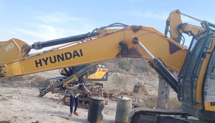 Used Hyundai 215 excavator for Sale