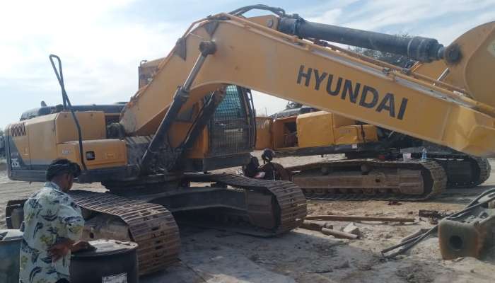 Used Hyundai 215 excavator for Sale