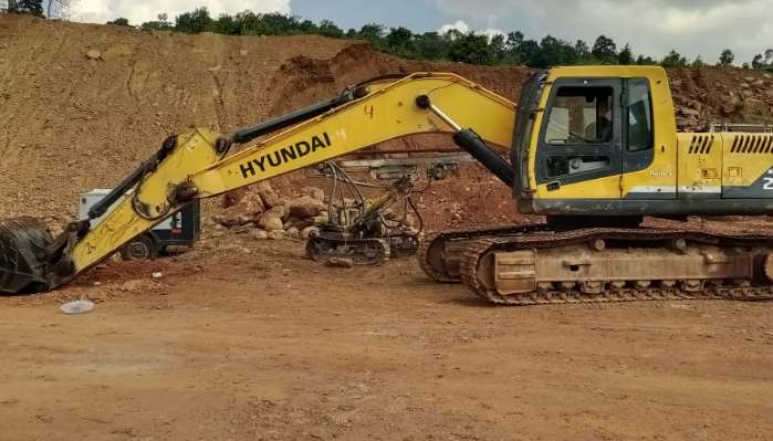 Used Hyundai Excavator 215 