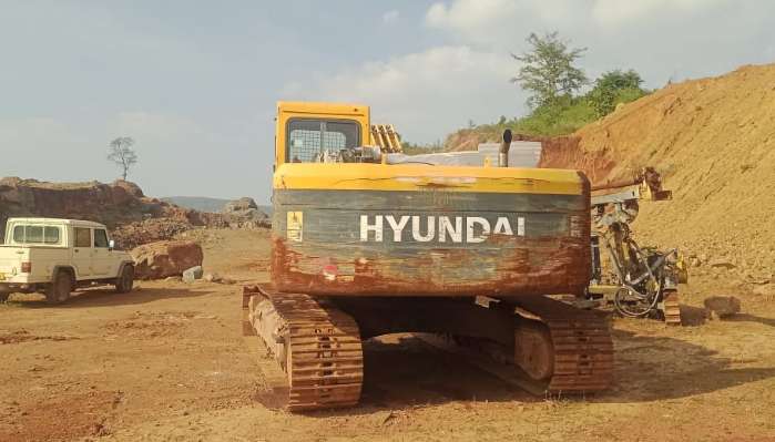 Used Hyundai Excavator 215 