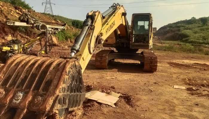 Used Hyundai Excavator 215 