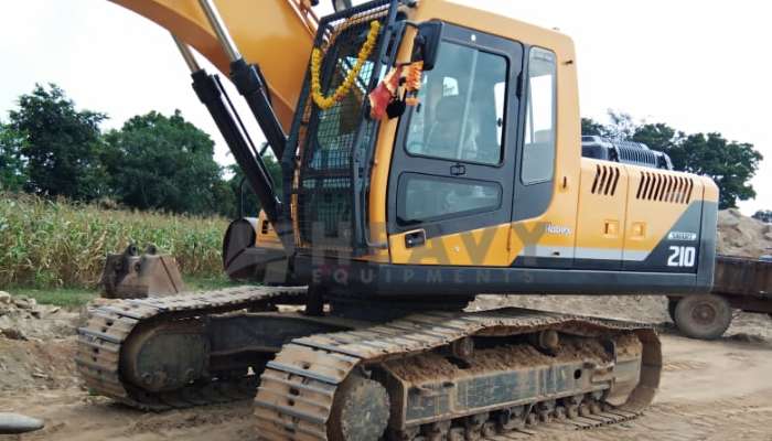 Hyundai R210 For Sale in Gujarat