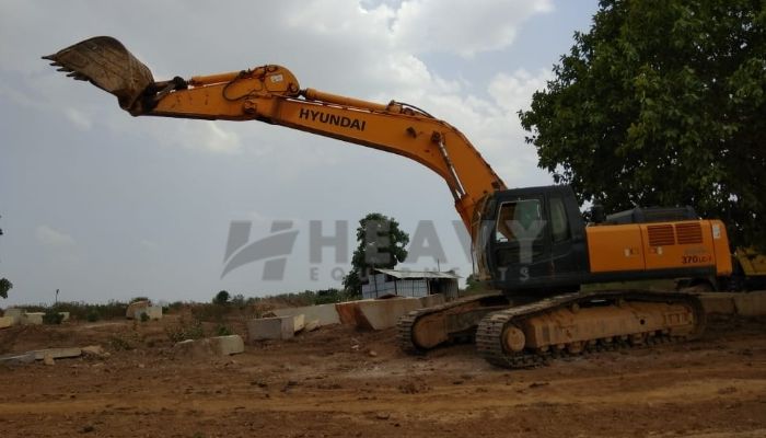 Used 370 LC Hyundai Excavator used hyundai excavator in nimach madhya pradesh used 370 lc hyundai excavator he 2013 1035 heavyequipments_1535548257.png