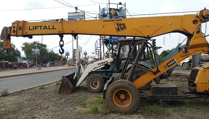 Selling of earth moving vehicle Selling of earth moving vehicle