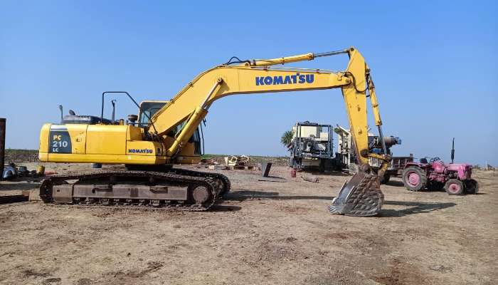 KUMATSU PC210 EXCAVATOR 