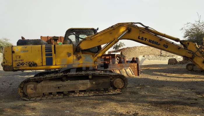 Komatsu PC200 For Sale