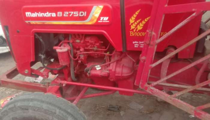 Used Mahindra tractor with trolly for Sale 