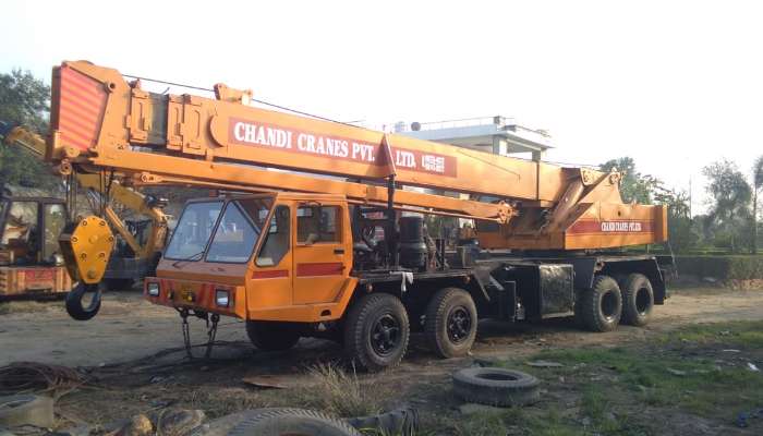 50 MT telescopic Crane