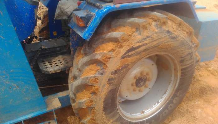 Used tractor loader for sale in Gujarat 