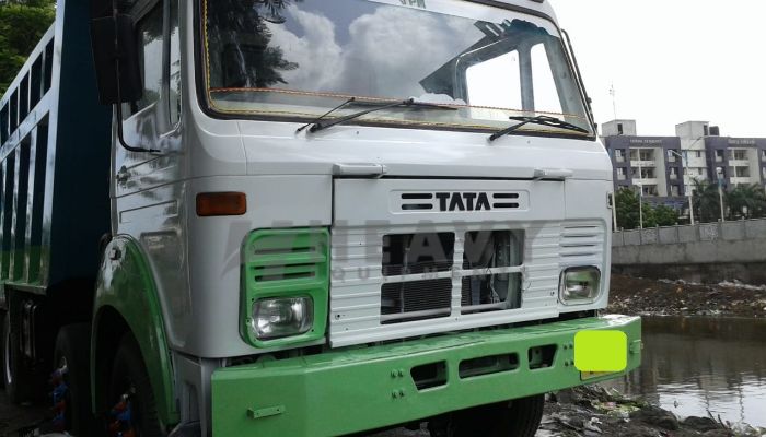 TATA 3118 12 Tyre Tipper