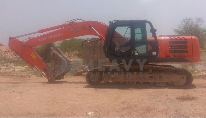 TATA Zaxis 220