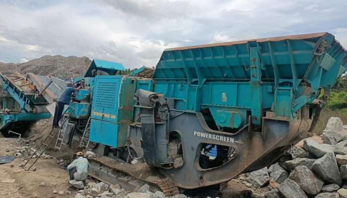 Used Mobile crusher chain mounted 