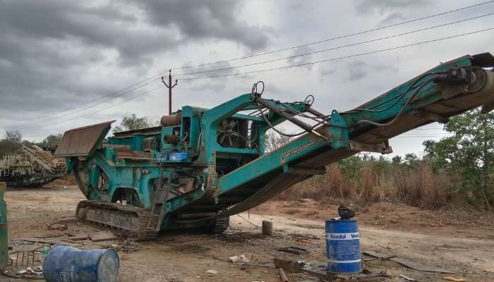Used Mobile crusher chain mounted 