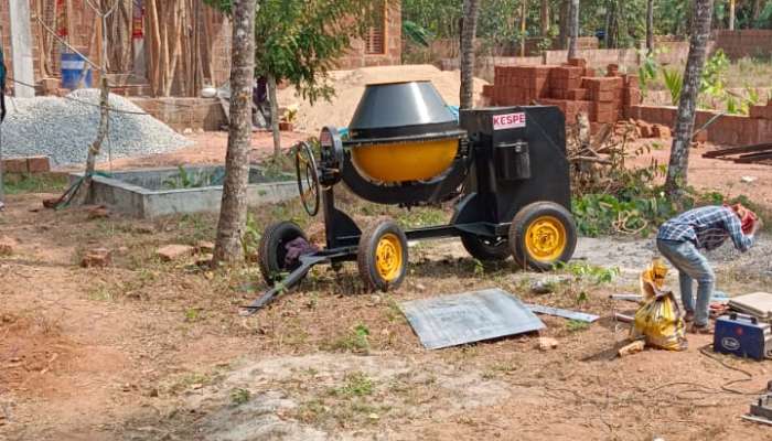 1 BAG 6HP CEMENT MIXER FOR SALE.