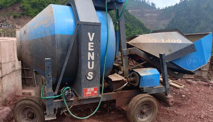 Venus reversible concrete mixer RM 1400