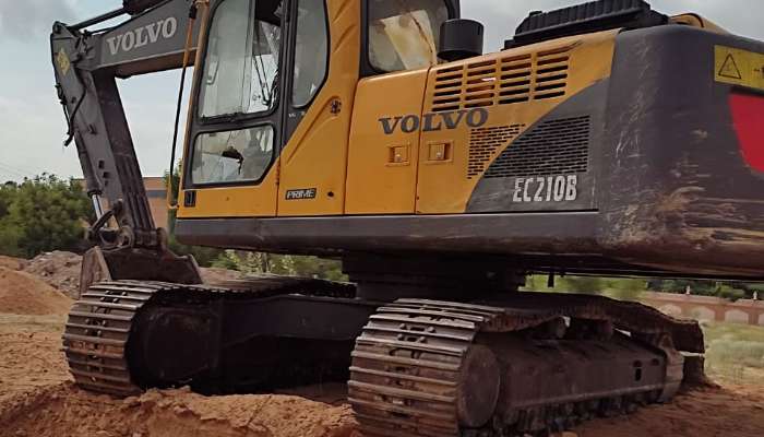 Used VOLVO EC 210 Excavator for Sale 